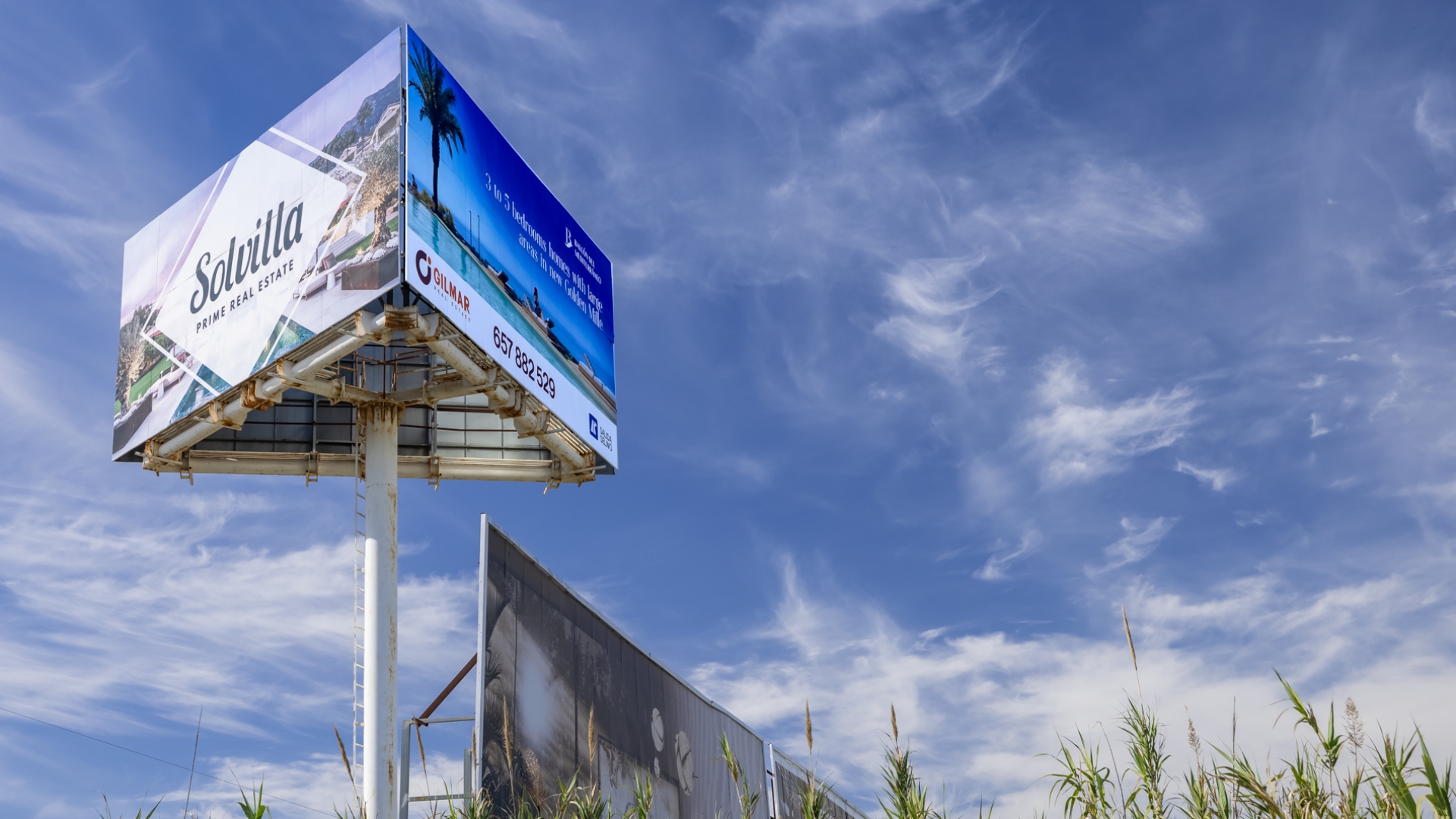 Monoposte publicitario en Marbella | Publicidad exterior