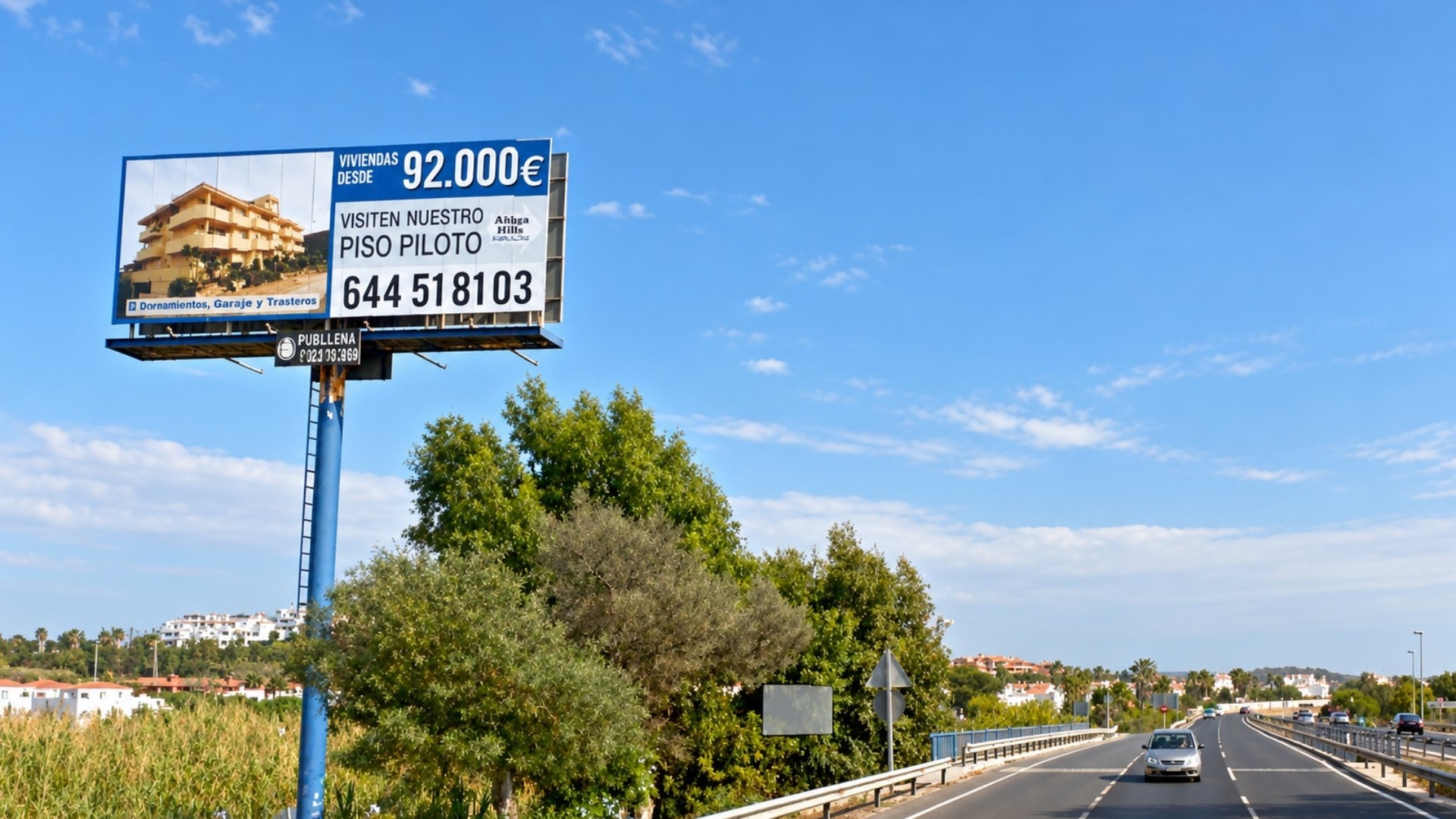 Monoposte publicitario en Fuengirola