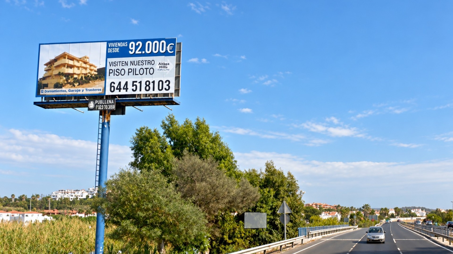 Monoposte publicitario en Fuengirola