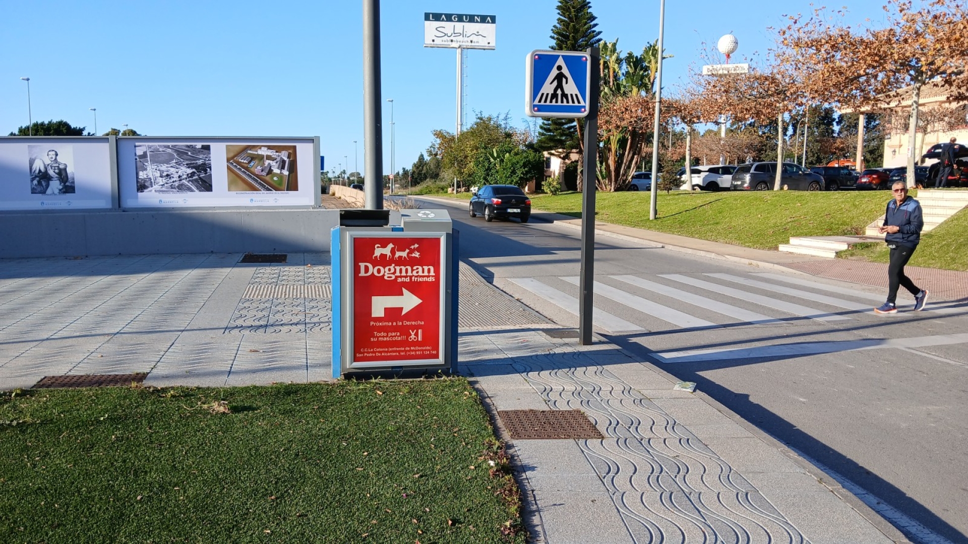 Mupi publicitario en Bulevar San Pedro de Alcántara, Bulevar