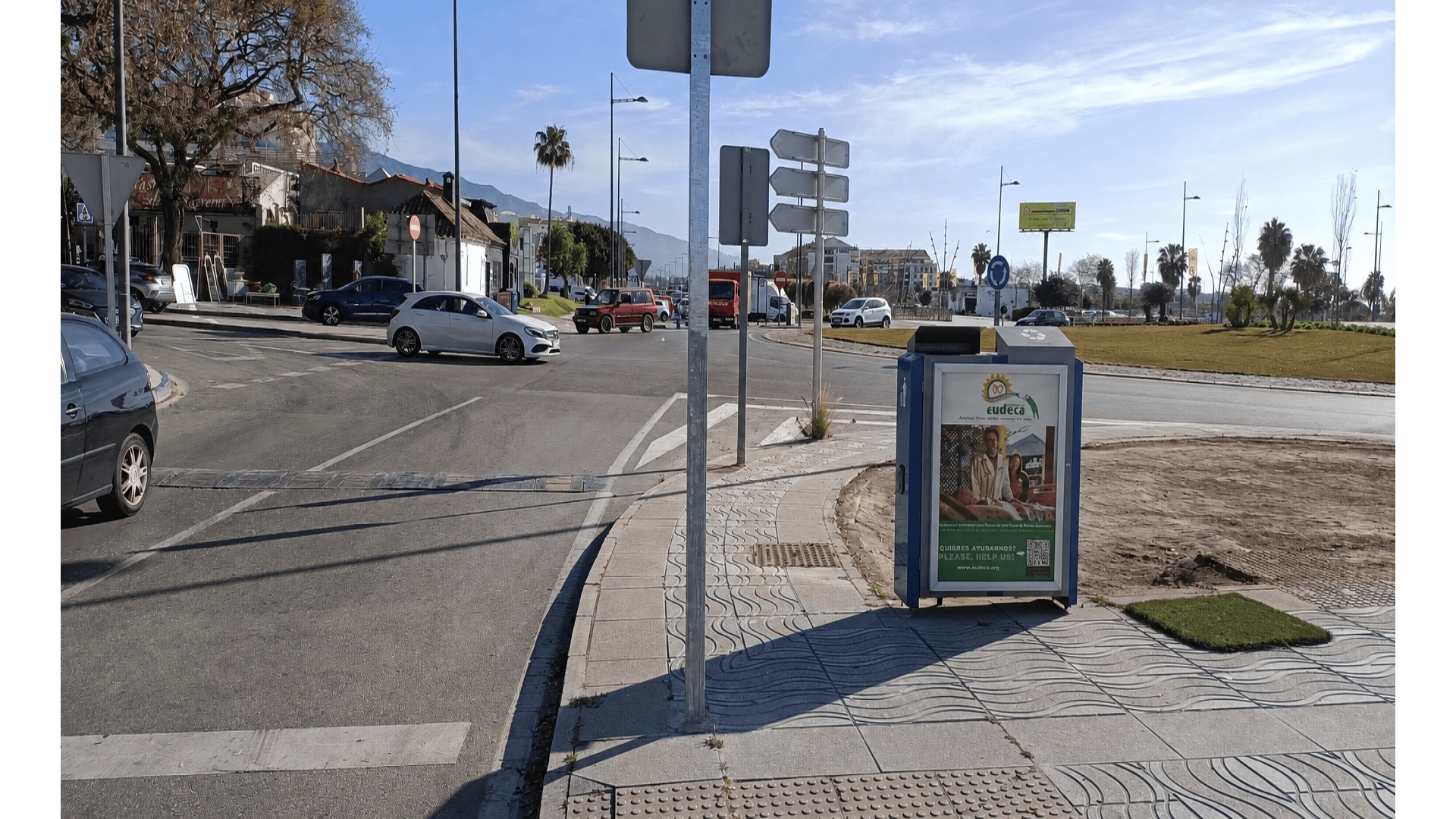 Mupi publicitario en Bulevar San Pedro de Alcántara, Bulevar