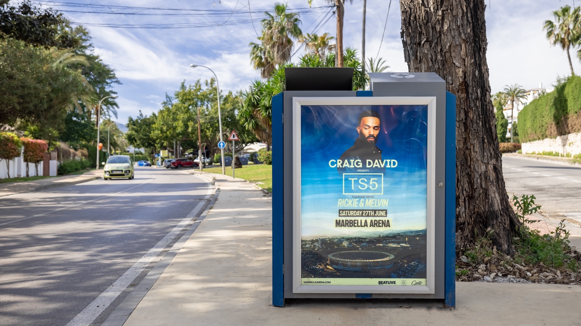 Mupi publicitario en Calles Las Gardenias, calle 19B, Nueva Andalucía