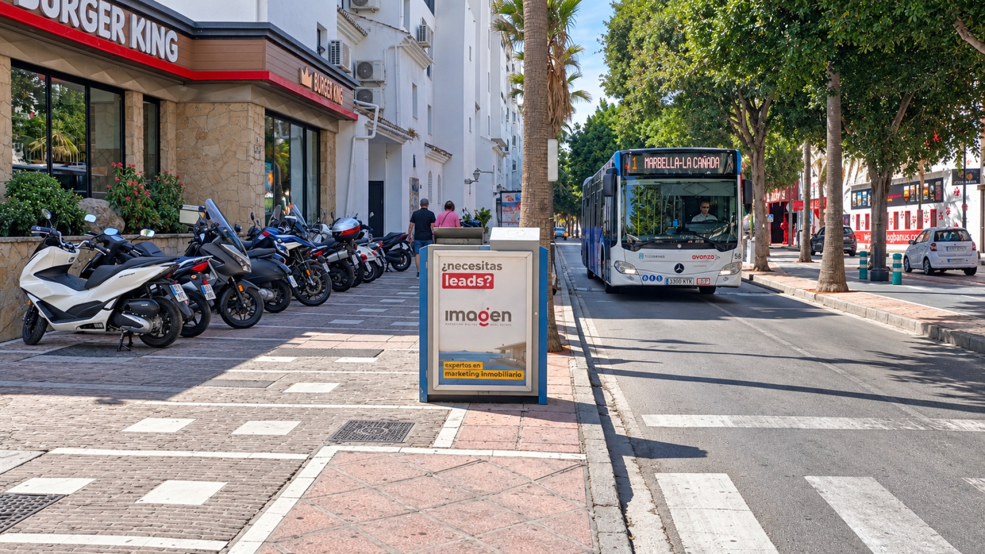 Mupi publicitario en Avenida Julio Iglesias, Puerto Banús