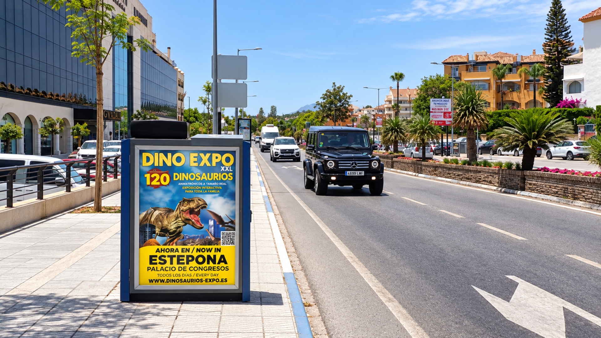 Mupi publicitario en Avenida Bulevar Principe Alfonso de Hohenlohe, Milla de Oro
