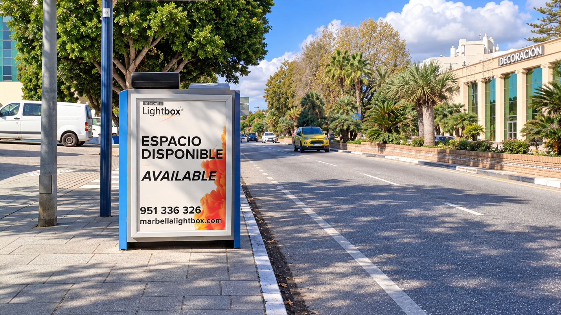 Mupi publicitario en Avenida Bulevar Principe Alfonso de Hohenlohe, Milla de Oro