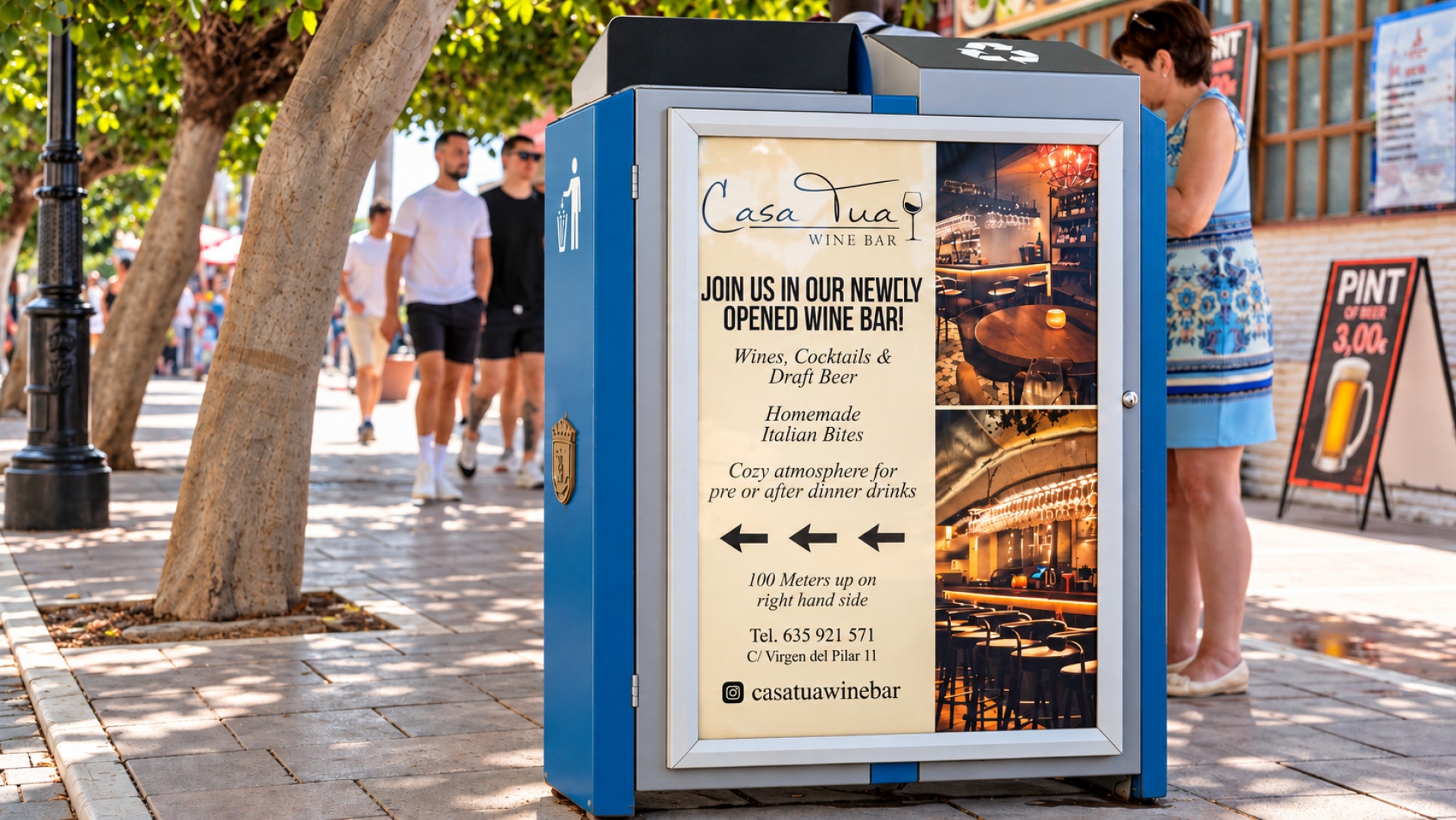 Mupi publicitario en Paseo Marítimo, Milla de Oro