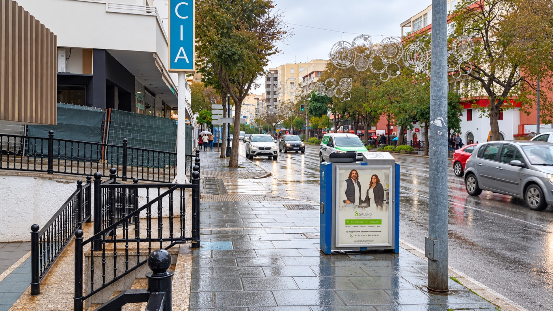 Mupi publicitario en Avenida Ricardo Soriano, Calle Hermano Salom, Paseo Marítimo