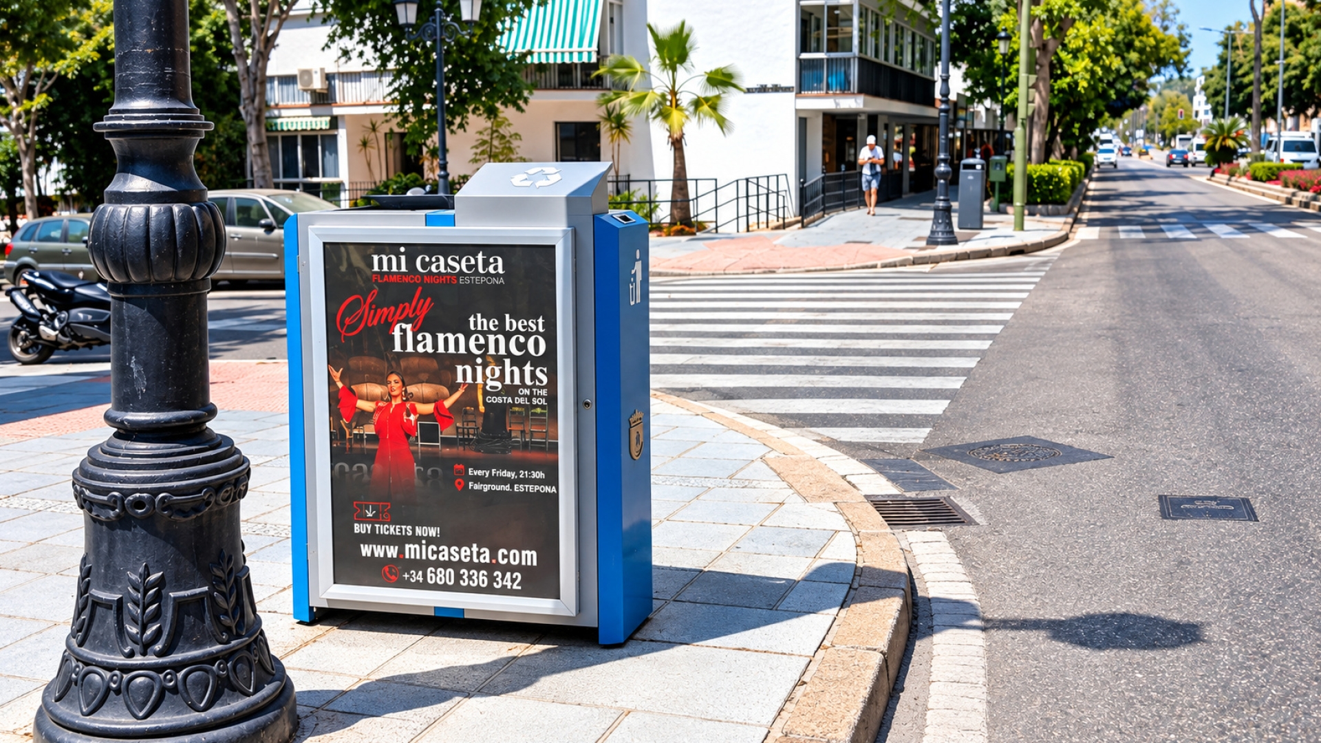Mupi publicitario en Avenida Ricardo Soriano, 43
