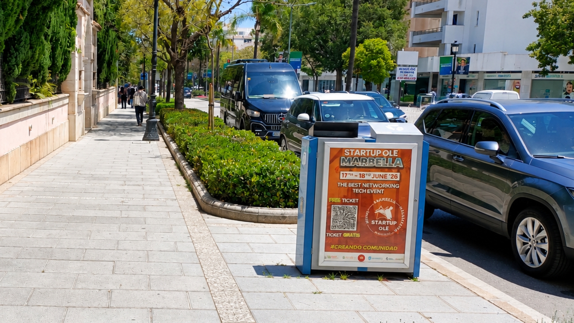 Mupi publicitario en Avenida Ricardo Soriano, Villa Ángeles
