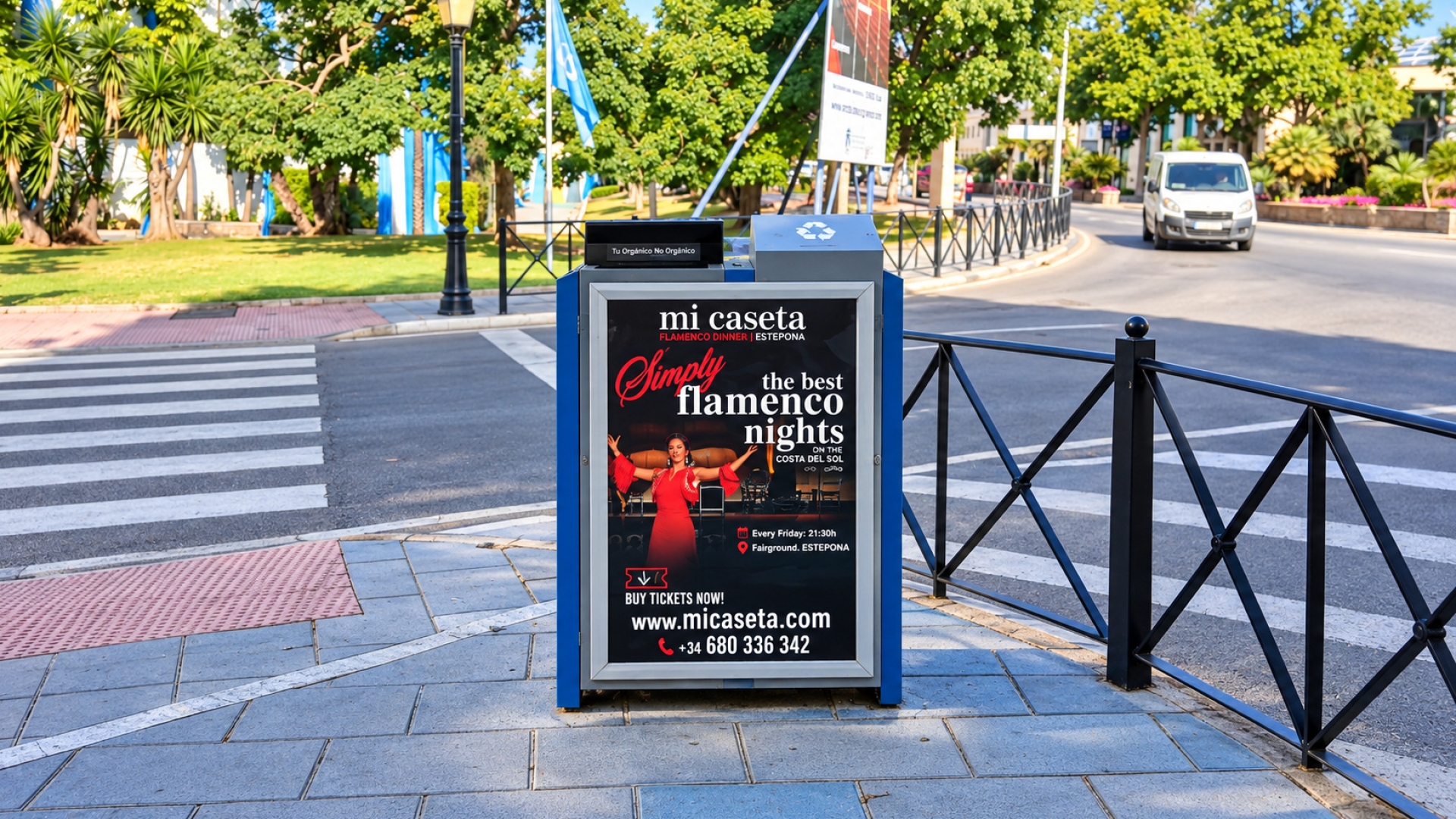 Mupi publicitario en Avenida Ricardo Soriano, Calle José Meliá