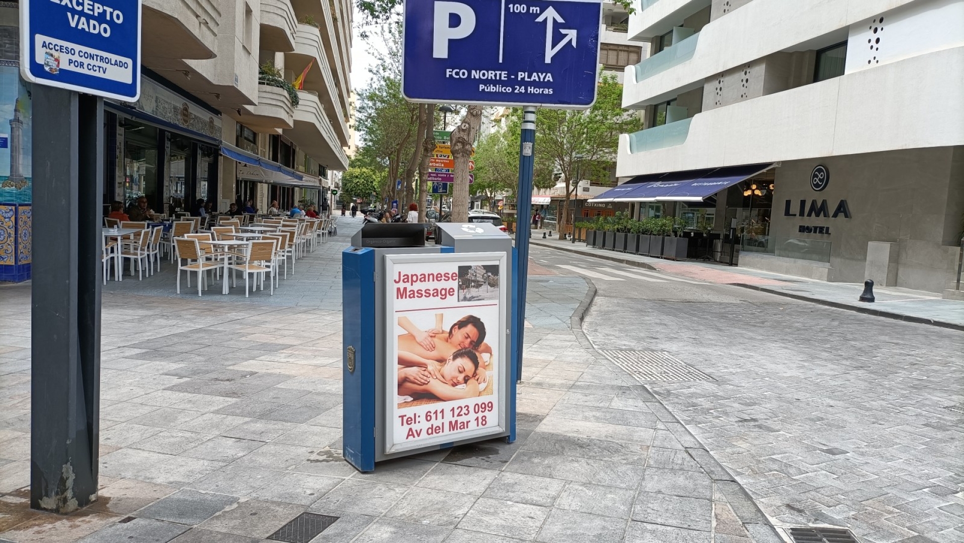 Mupi publicitario en Avenida Miguel Cano, túnel Avda. del Mar, Marbella