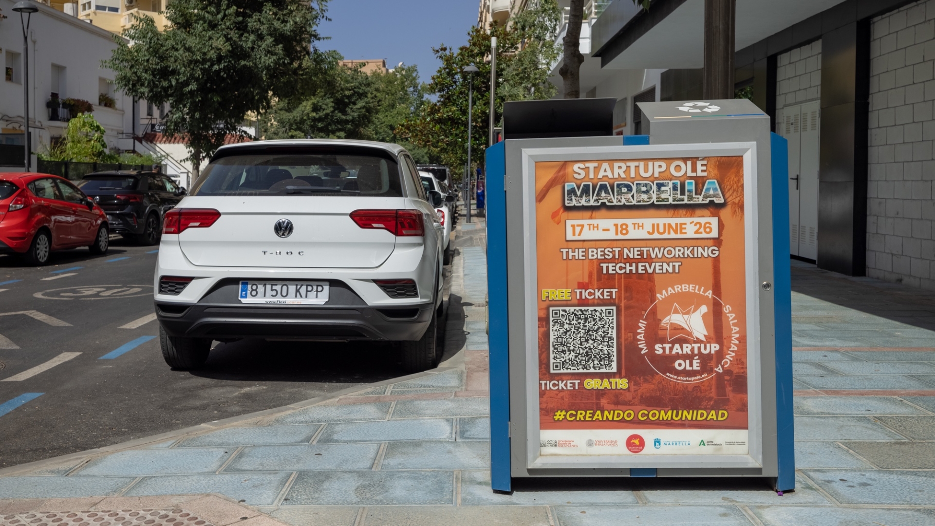 Mupi publicitario en Antonio Belón, Marbella
