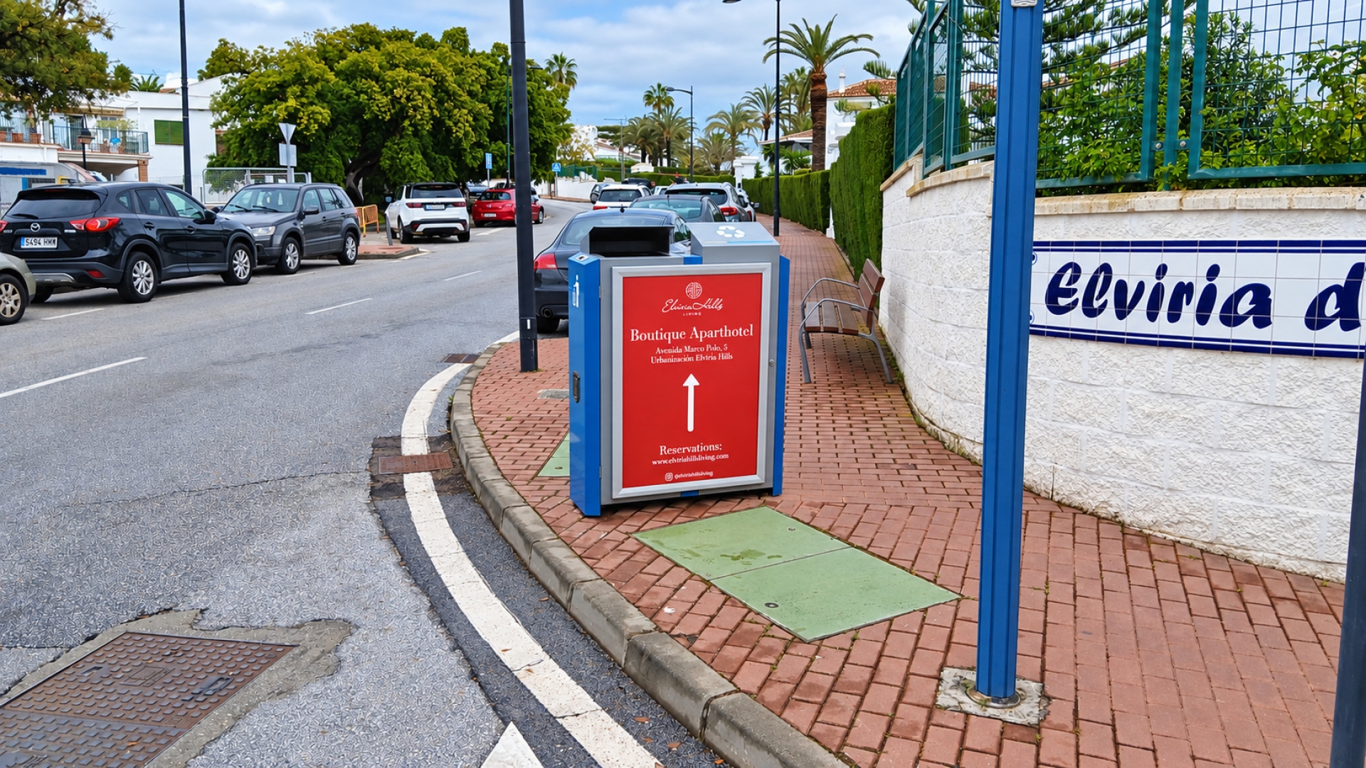 Mupi publicitario en Avenida de las cumbres, Marbella