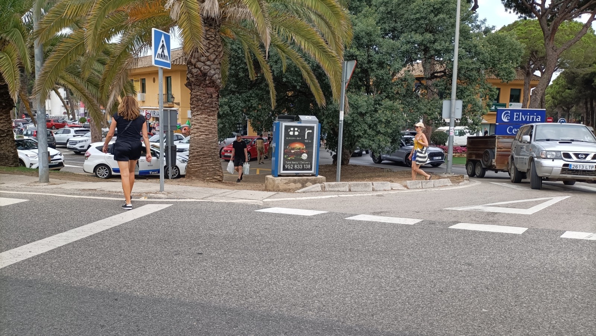 Mupi publicitario en Centro Comercial Elviria, Marbella