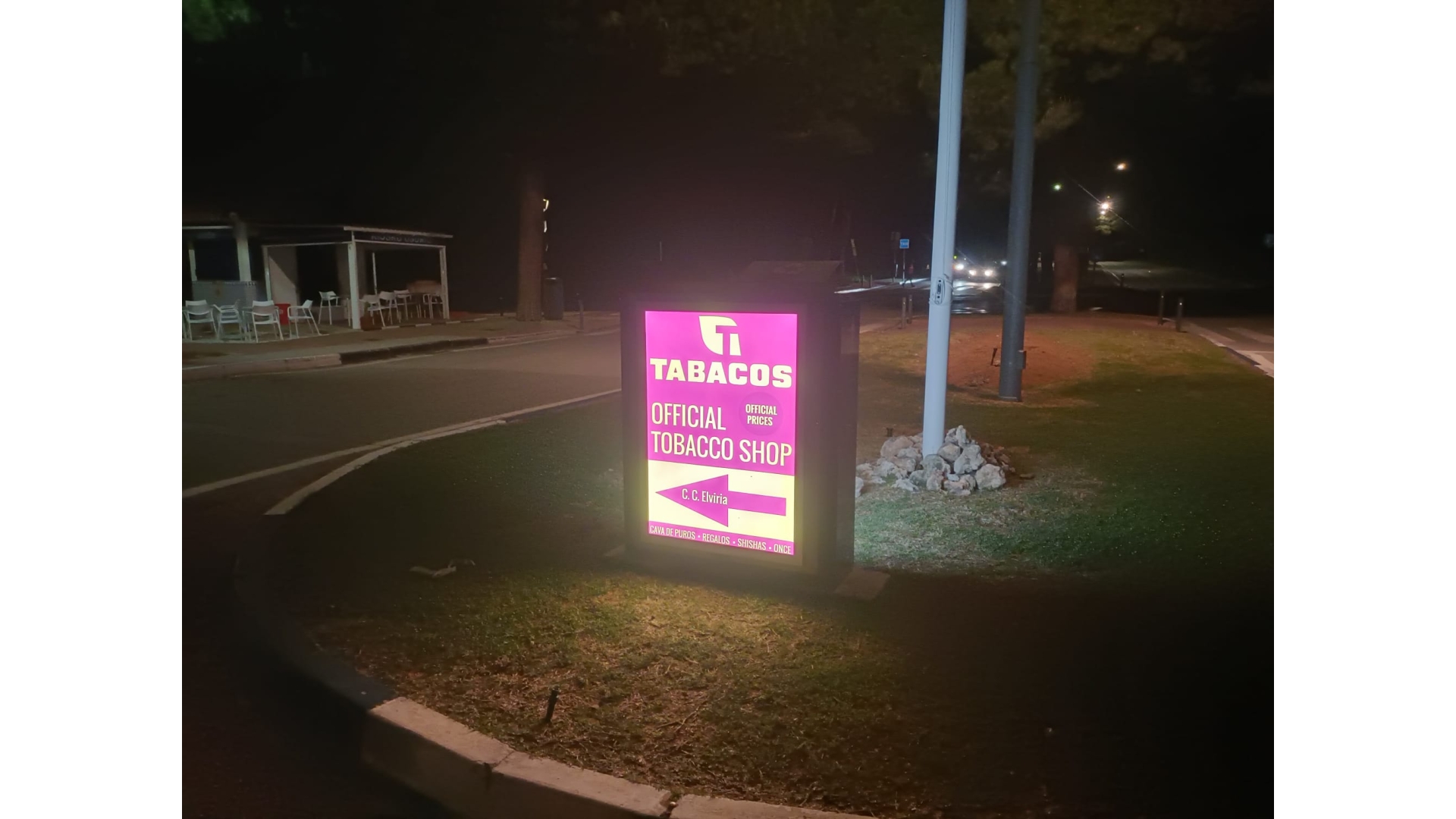 Mupi publicitario en Urbanización Ciudad de los Periodistas, Las Chapas