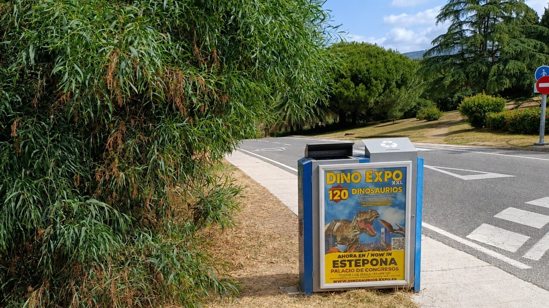Mupi publicitario en Centro Comercial Contur, Marbella