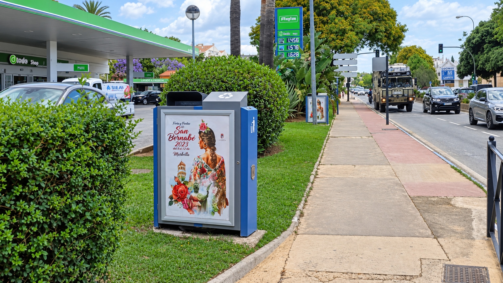 Advertising mupi on Avenue Boulevard Principe Alfonso de Hohenlohe, Golden Mile