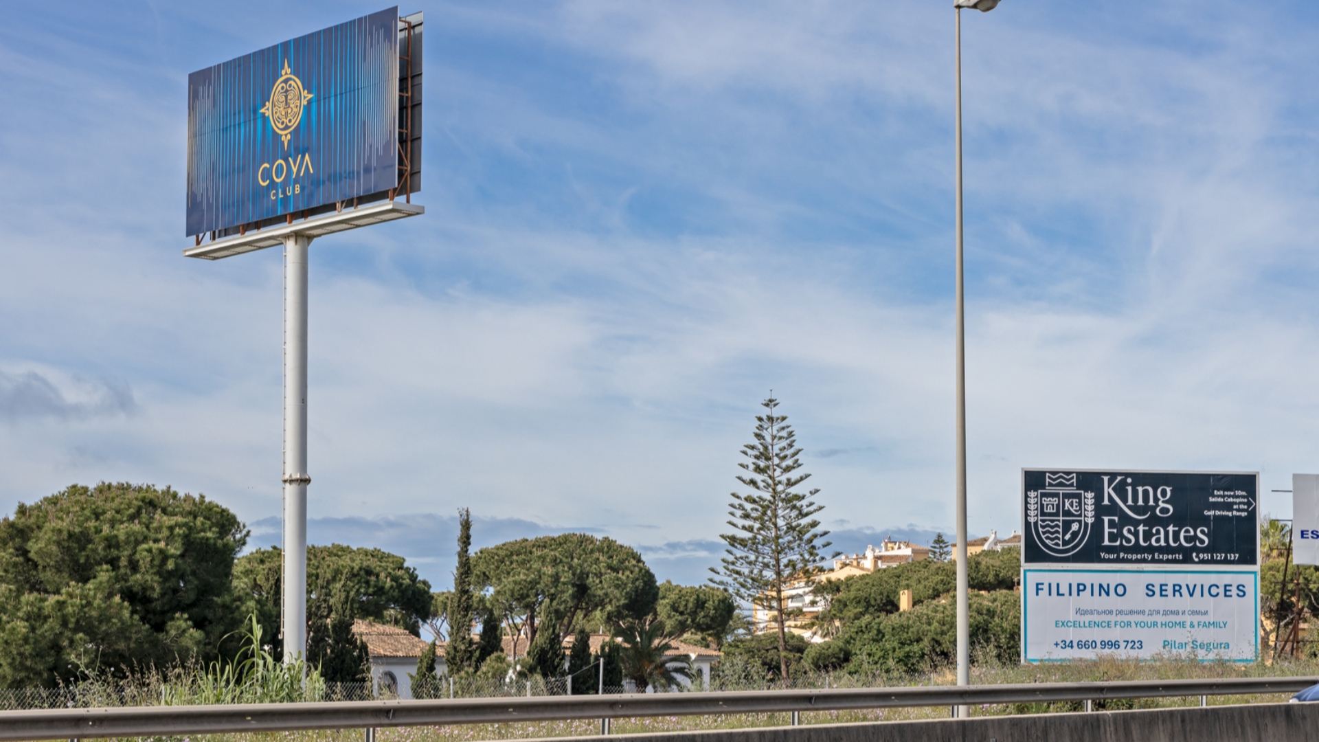 Monoposte publicitario en Marbella | Publicidad exterior
