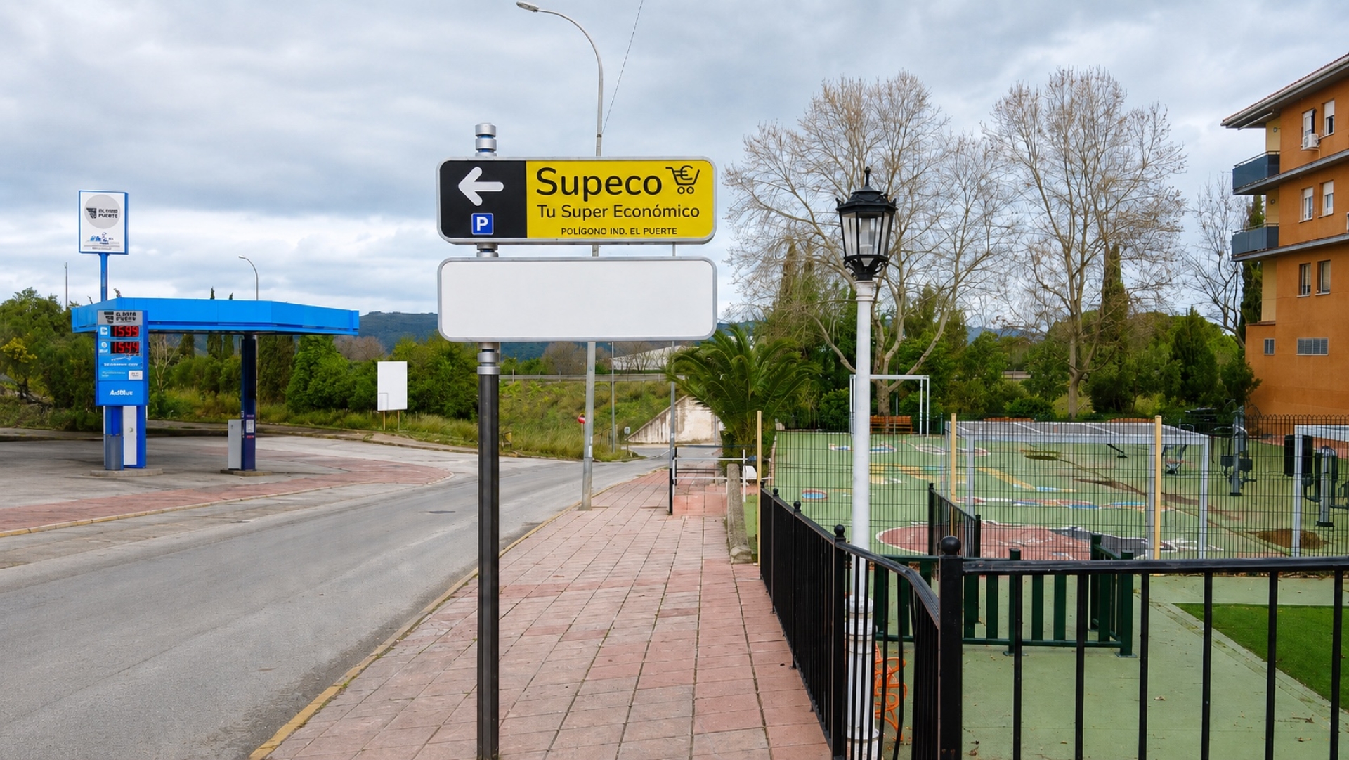 Poste publicitario   de  150x50 cm  en Ronda, Málaga