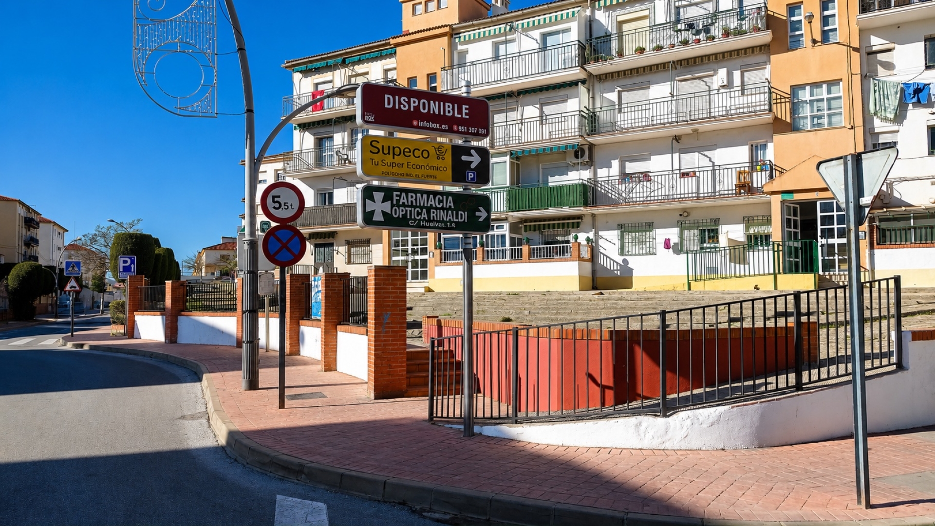 Poste publicitario   de  150x50 cm  en Ronda, Málaga