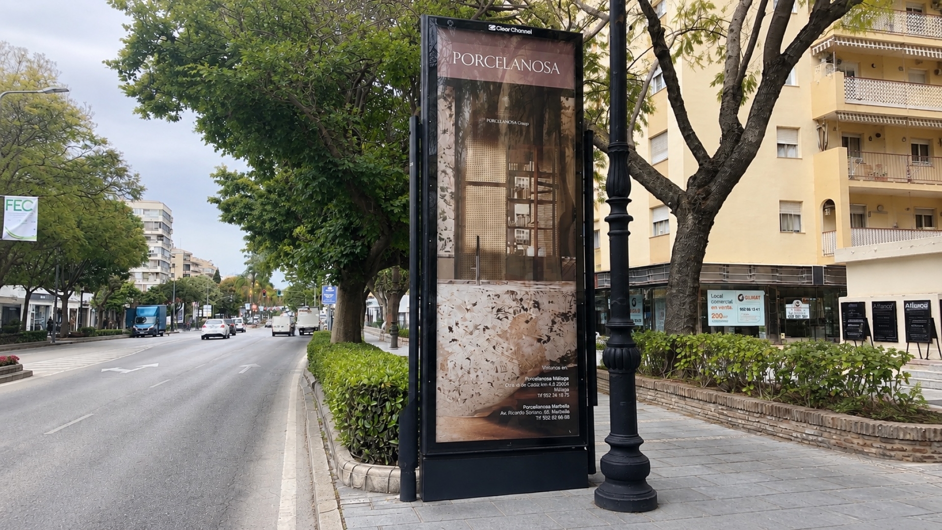 Columna publicitaria   de  324x120 cm  en Marbella, Málaga