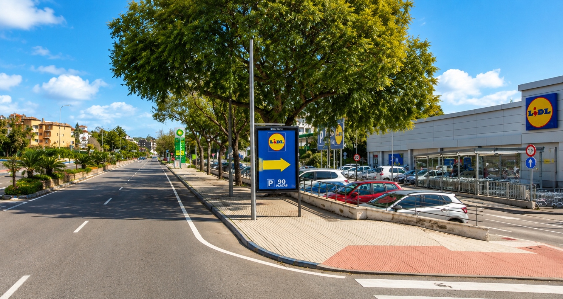 Advertising mupi on Blvd. Alfonso Príncipe Von Hohenlohe, Málaga