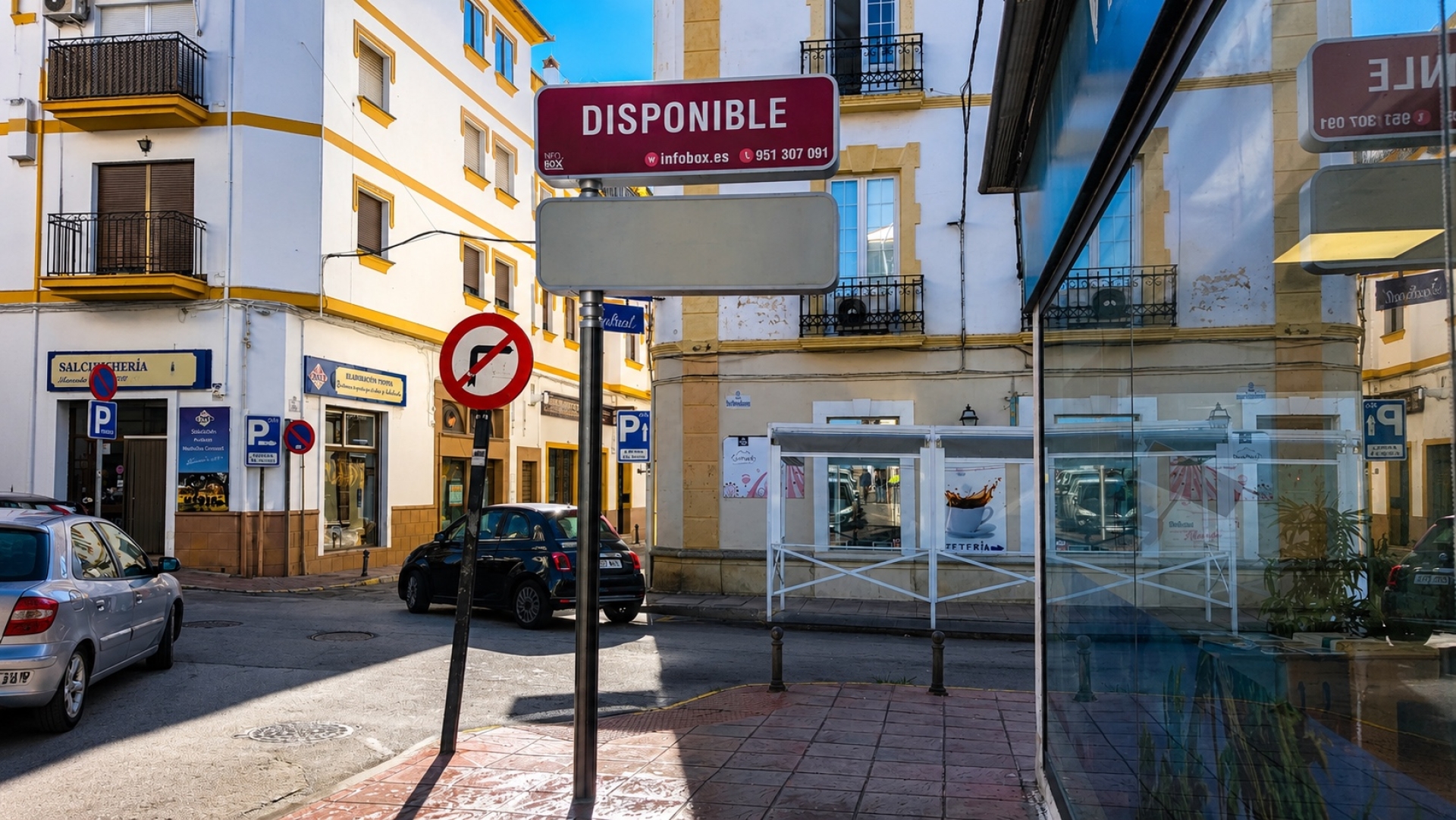Poste publicitario   de  150x50 cm  en Ronda, Málaga
