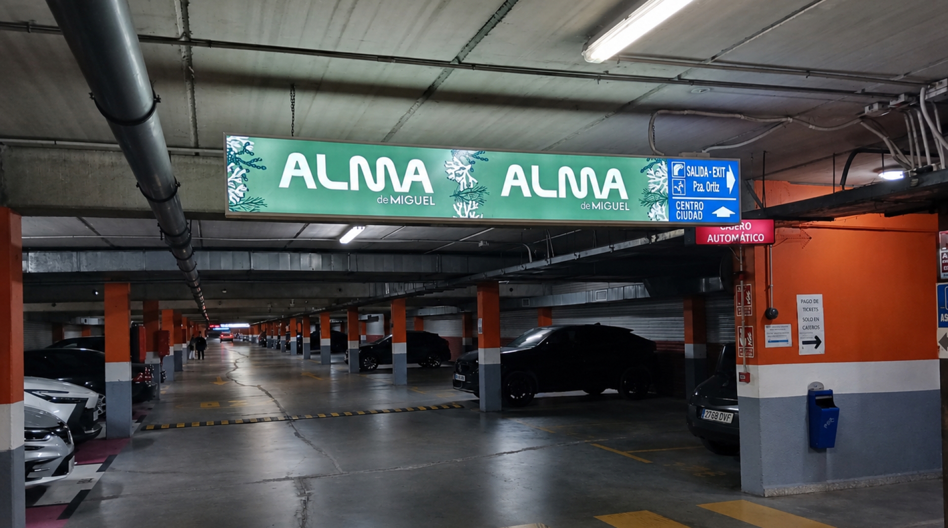 Luminoso publicitario   de  250x40 cm  en Estepona, Málaga
