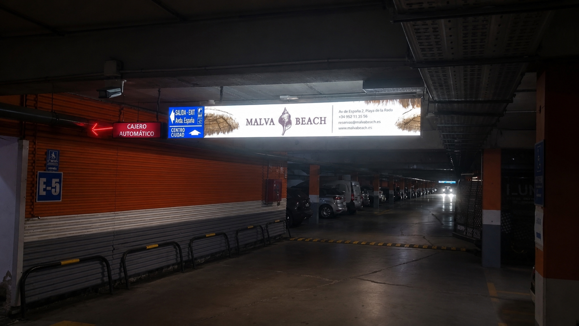 Luminoso publicitario   de  250x40 cm  en Estepona, Málaga