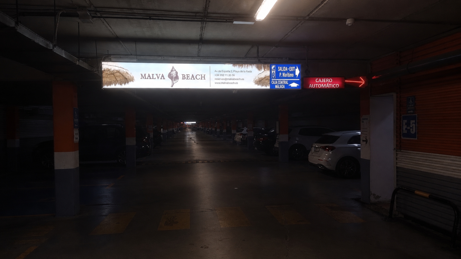Luminoso publicitario   de  250x40 cm  en Estepona, Málaga