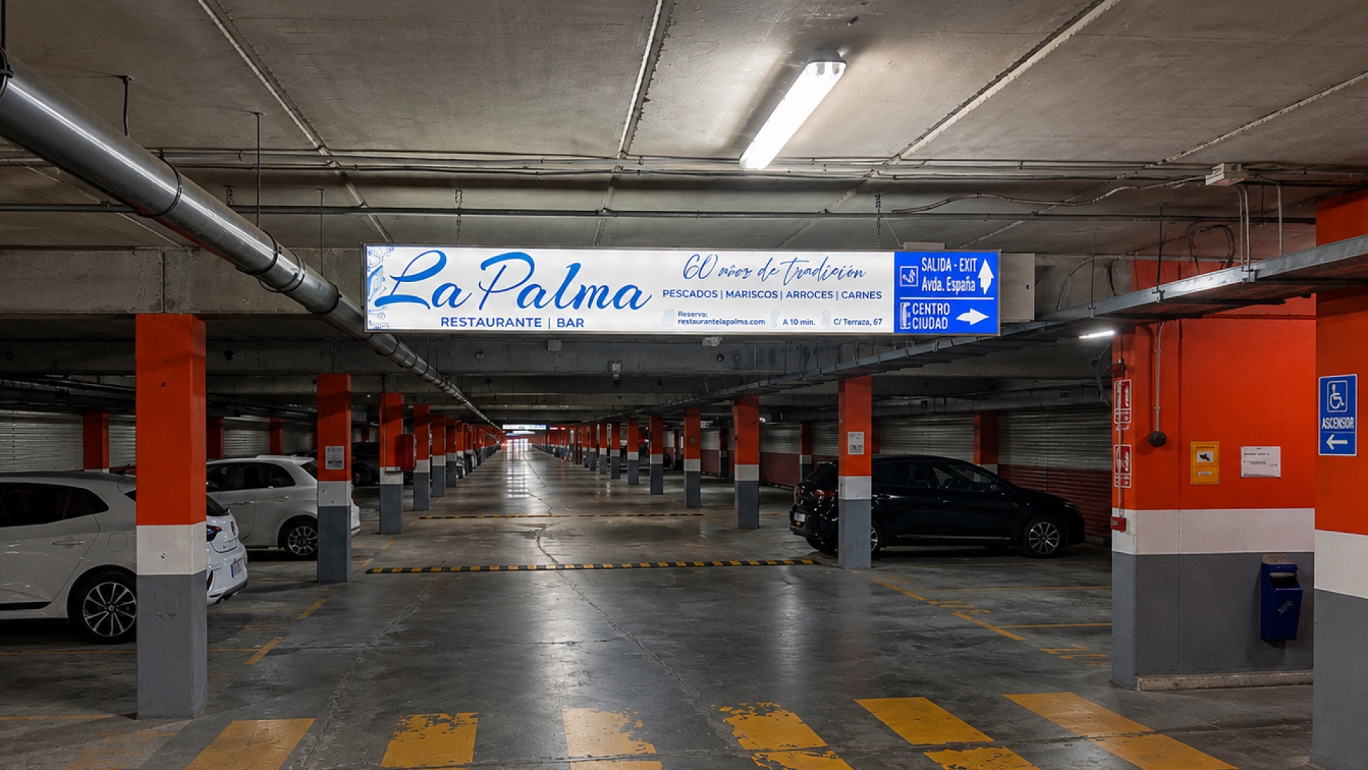 Luminoso publicitario   de  250x40 cm  en Estepona, Málaga