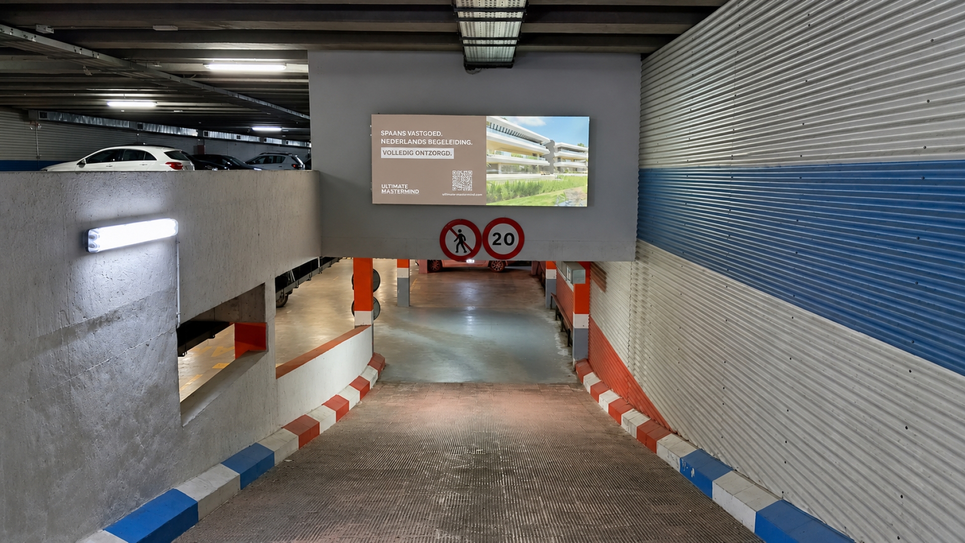 Luminoso publicitario   de  3x1.2 m  en Estepona, Málaga