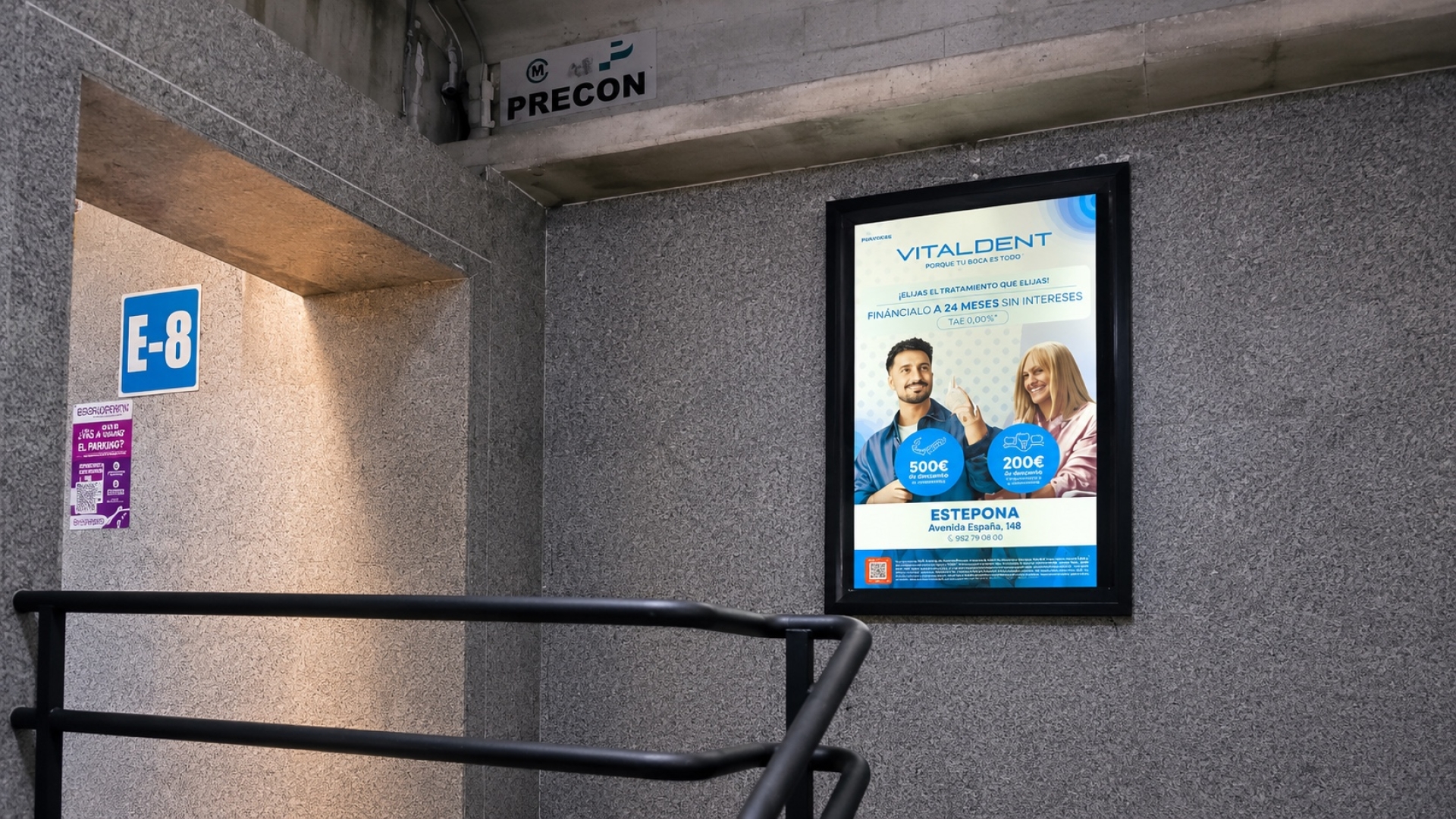 Luminoso publicitario   de  75x110 cm  en Estepona, Málaga