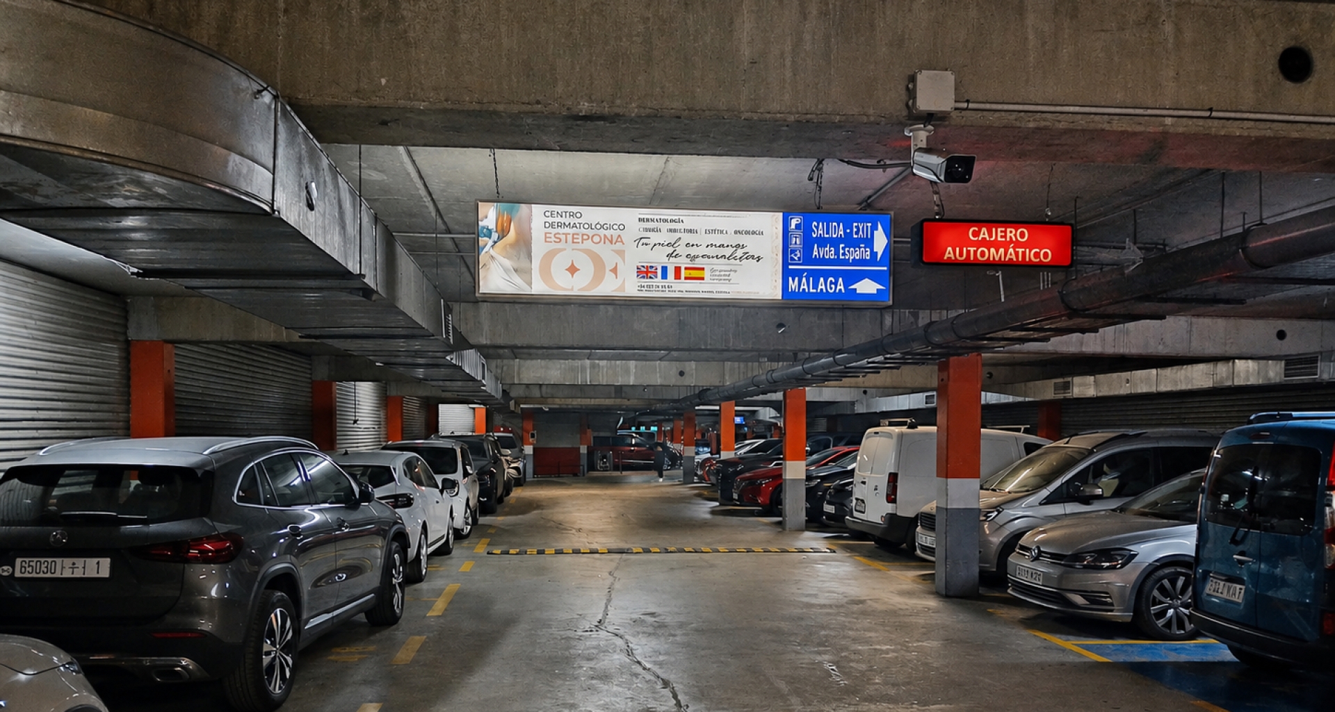 Luminoso publicitario   de  135x40 cm  en Estepona, Málaga