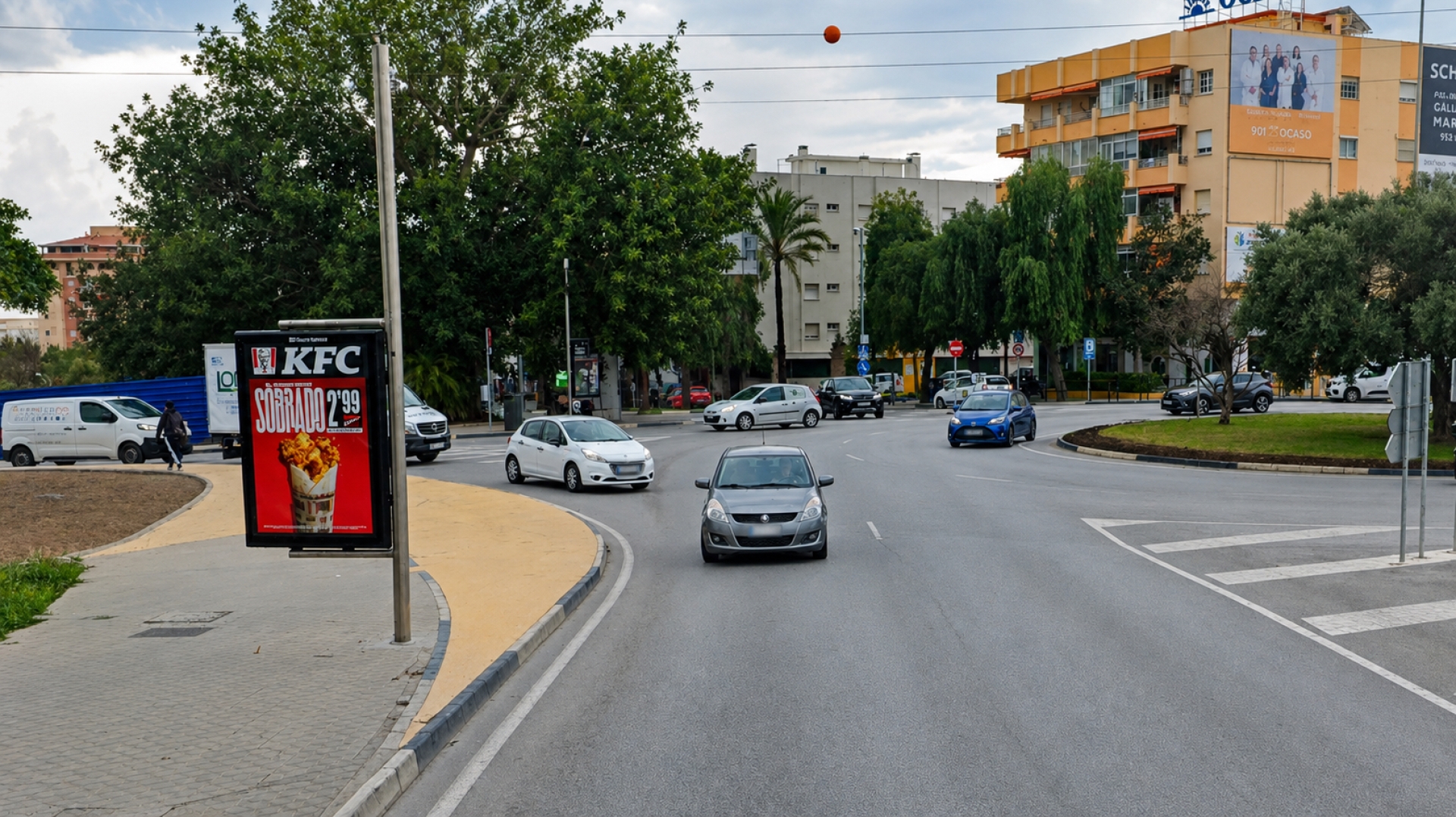 Mupi publicitario en Mupi en Carretera A-355 dirección Marbella – Puente McDona, La Cañada
