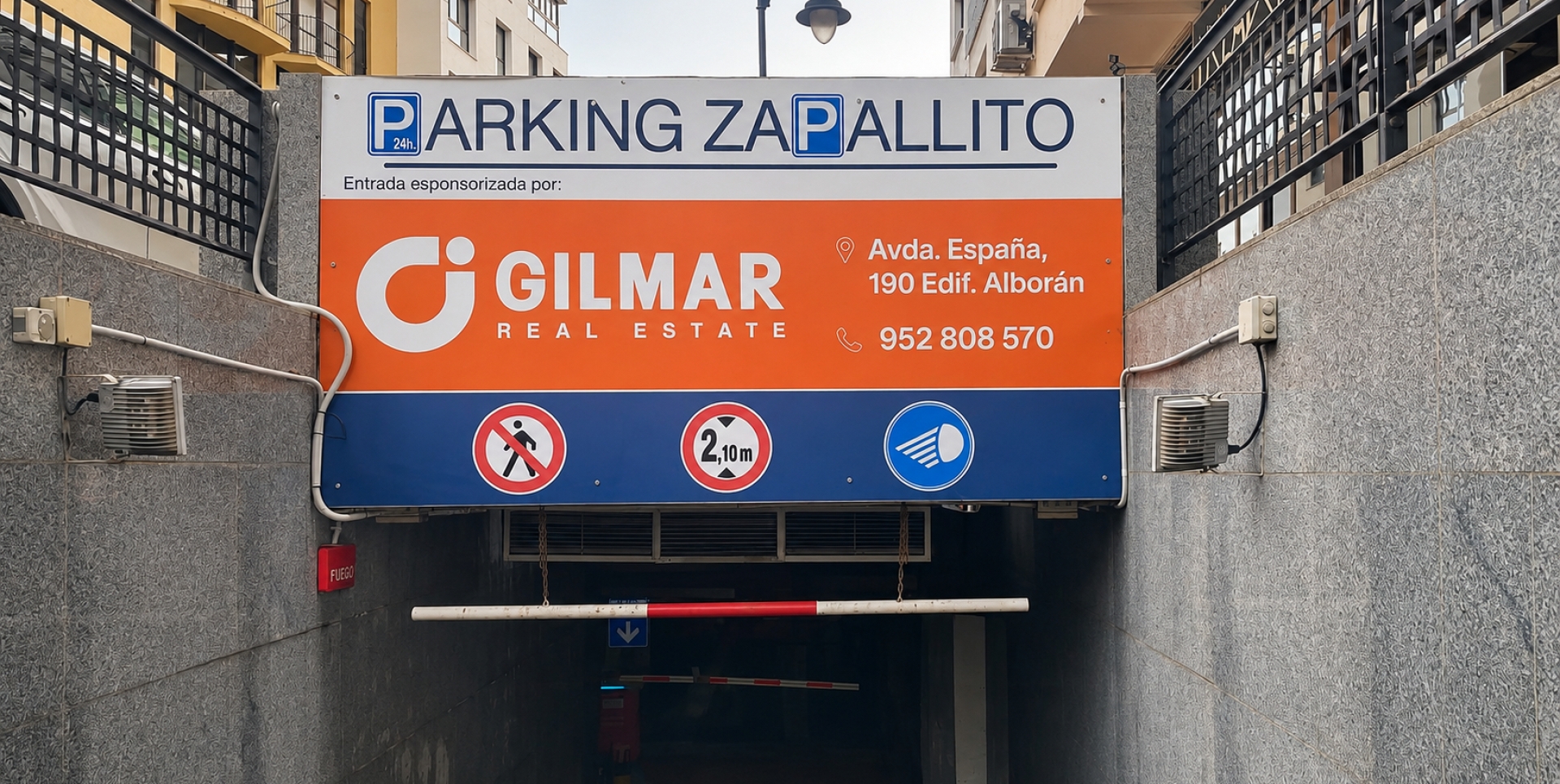 Luminoso publicitario   de  295x70 cm  en Estepona, Málaga