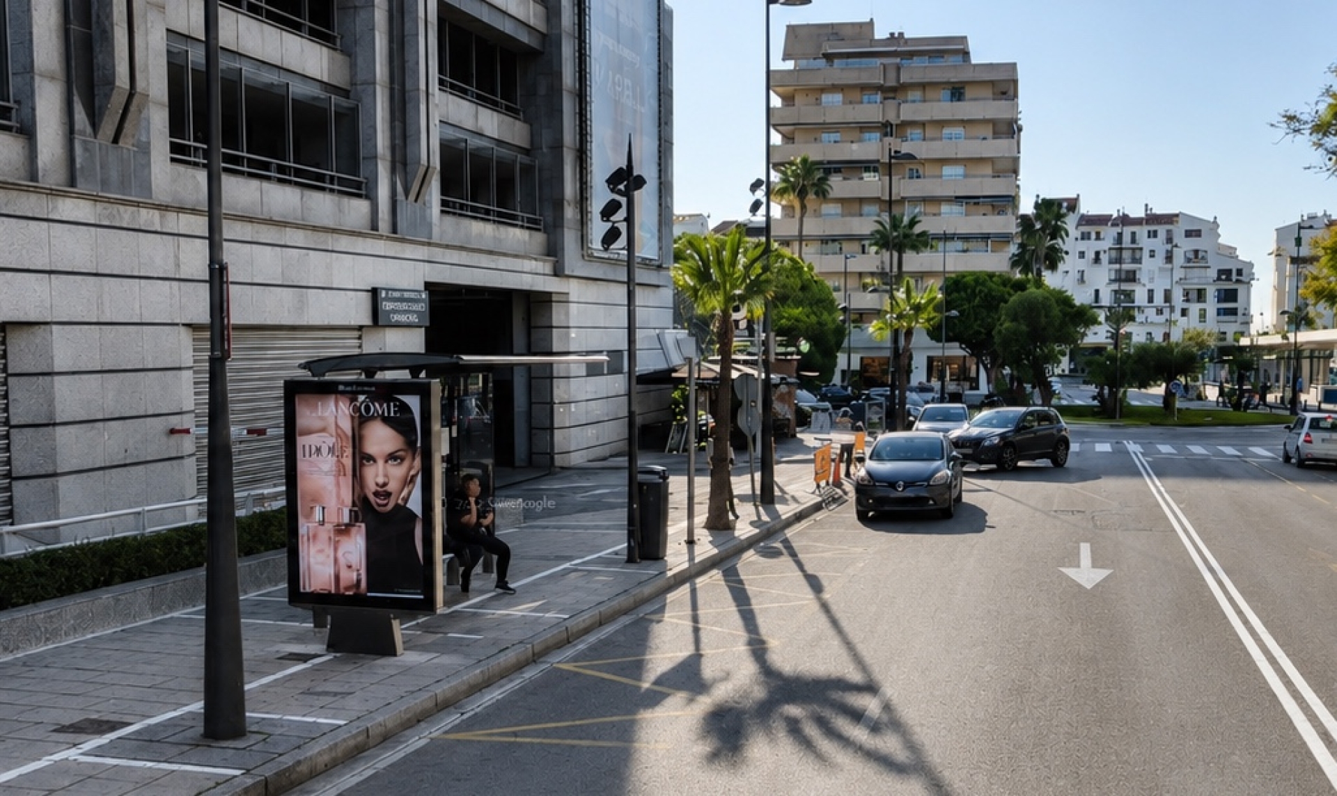 Mupi publicitario en Calle Antonio El Bailarín, Puerto Banús