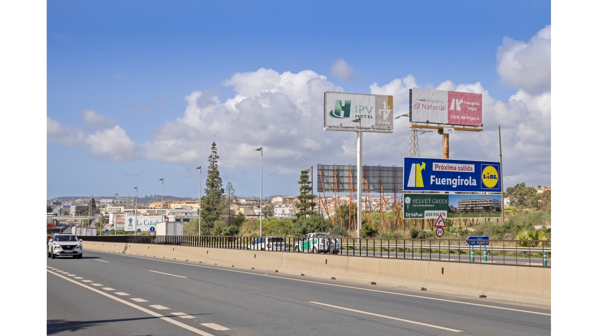 Valla ubicada en Entrada Fuengirola, próximo a salida