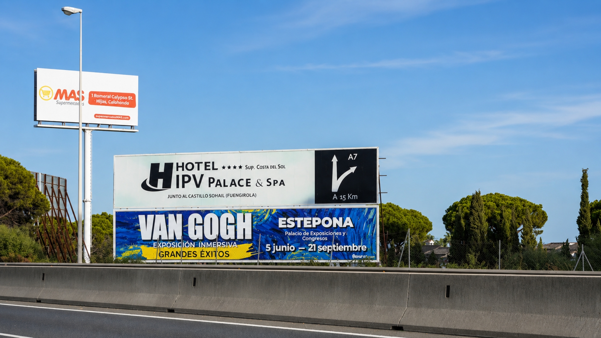 Valla ubicada en A-7 altura Cabopino dirección Fuengirola | Marbella