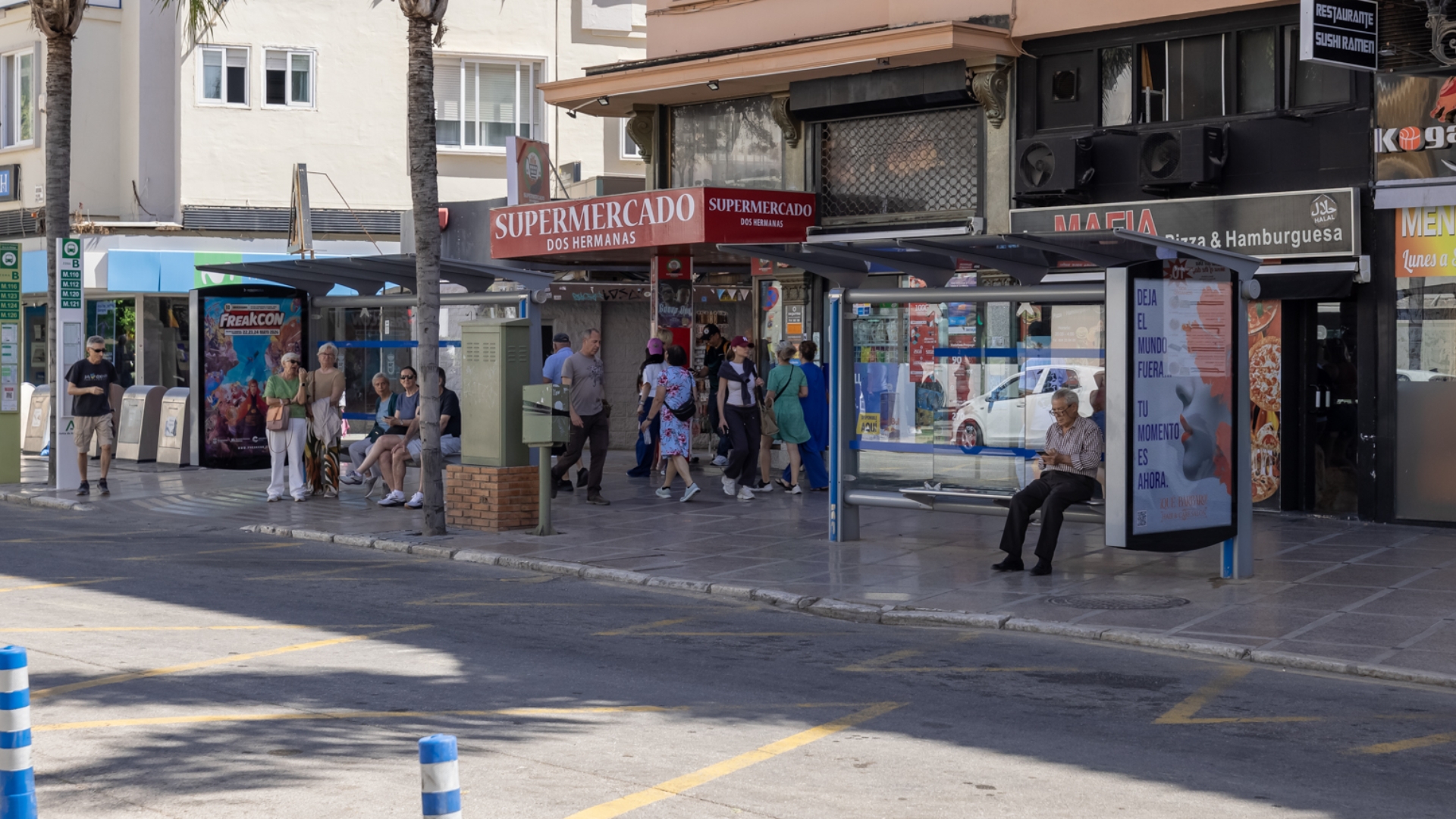 Advertising bus shelter   of  120x175 cm  in Torremolinos, Málaga