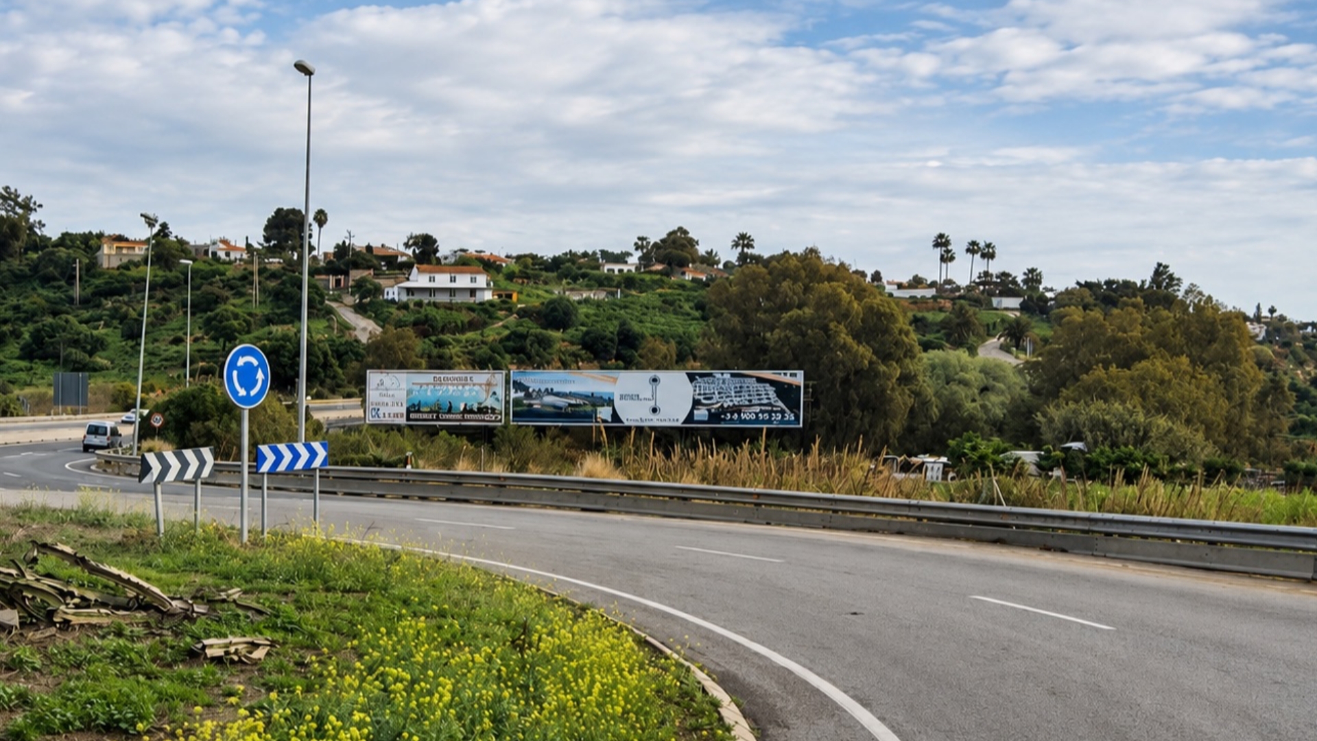 Valla publicitaria   de  16x3 m  en Torreguadiaro, Cádiz