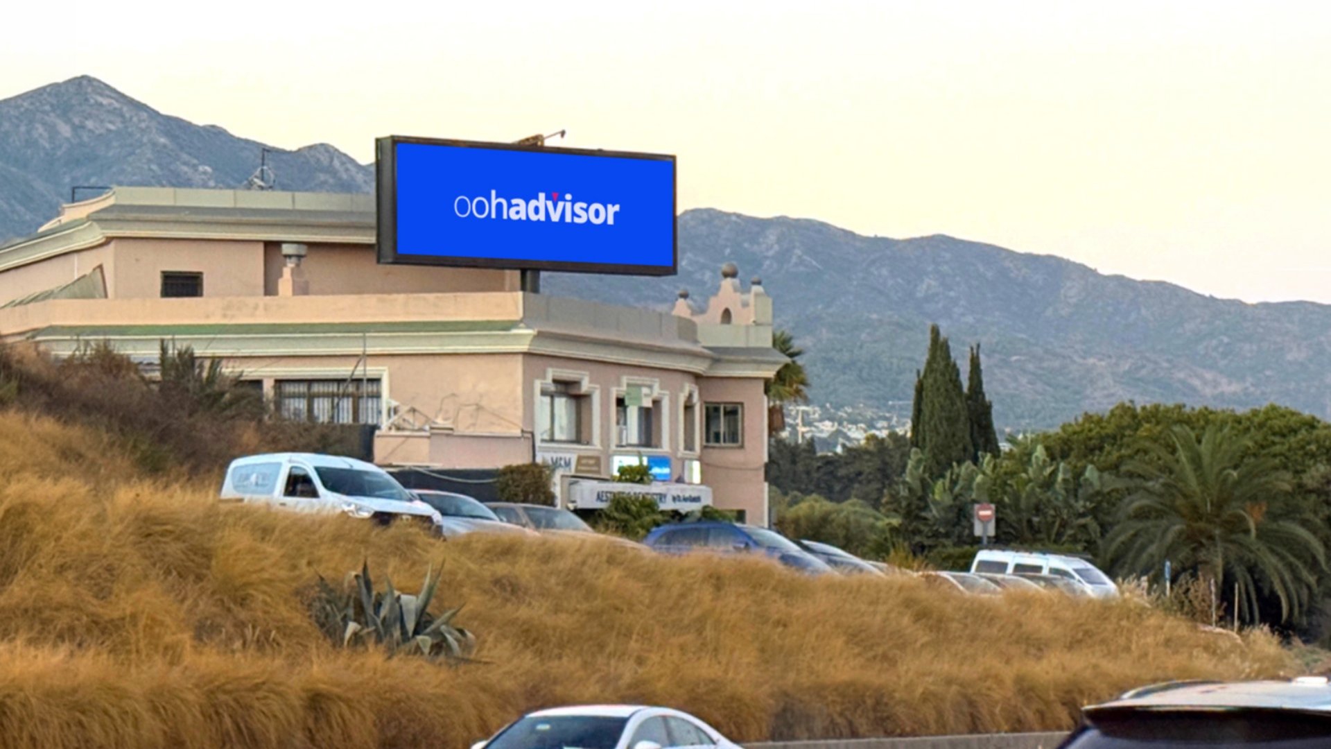 Valla Digital en CN-340, altura Puerto Banús, dir. Málaga