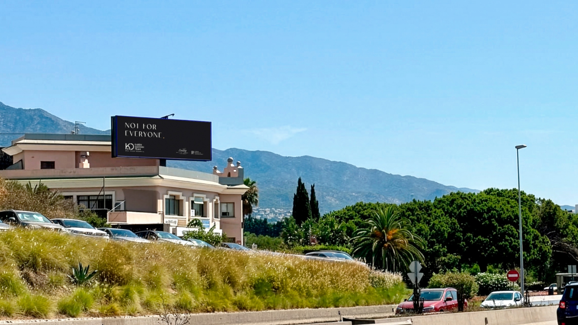 Valla Digital en CN-340, altura Puerto Banús, dir. Málaga