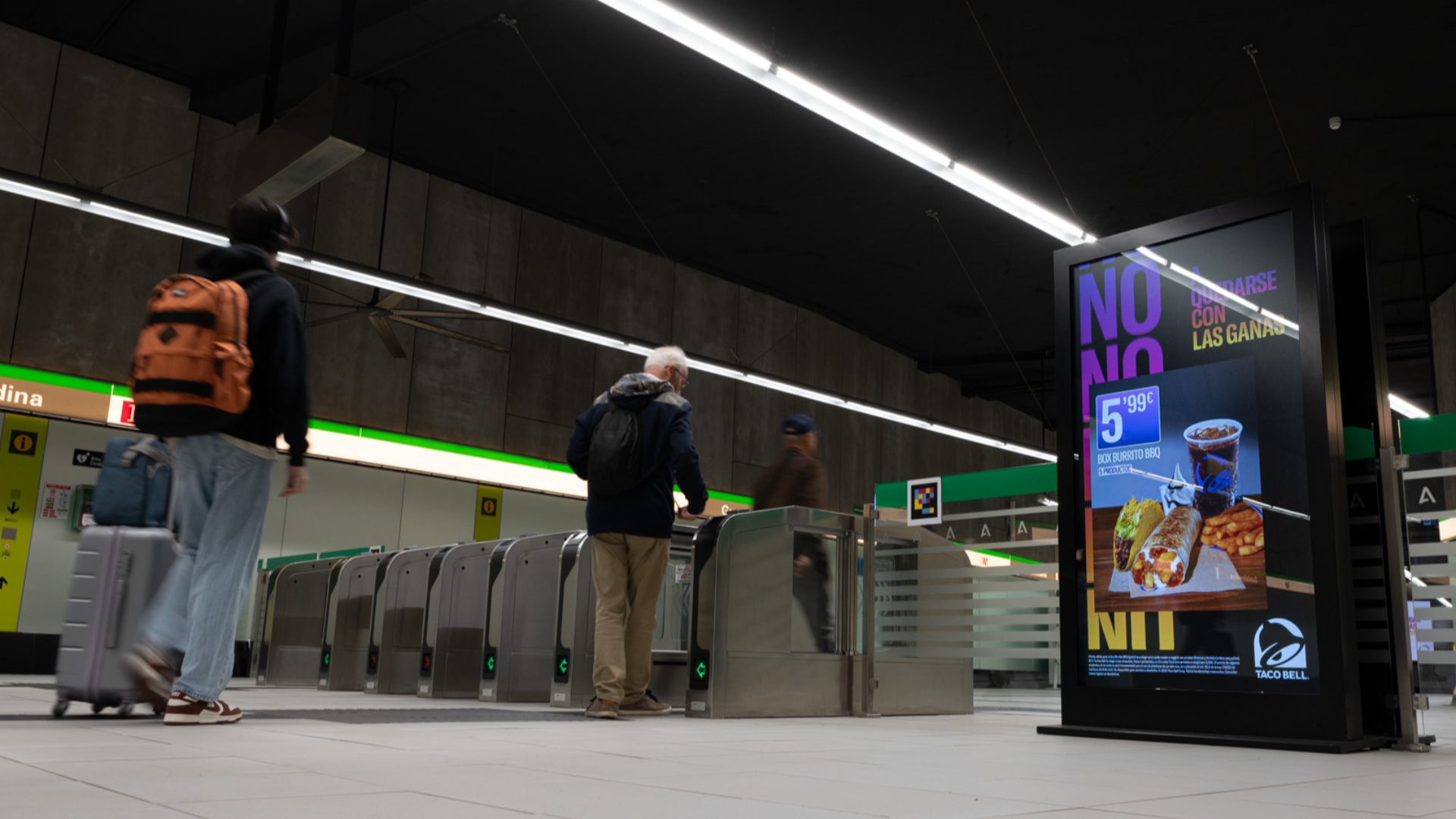 Pantalla digital en el Metro de Málaga