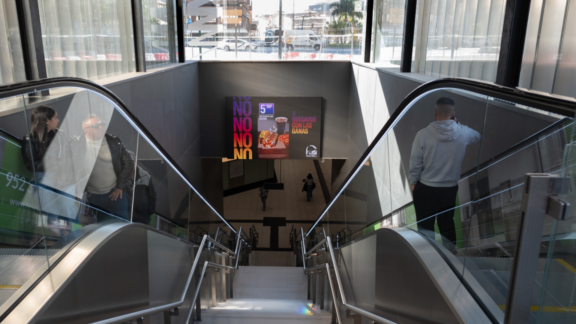 Pantalla digital en el Metro de Málaga