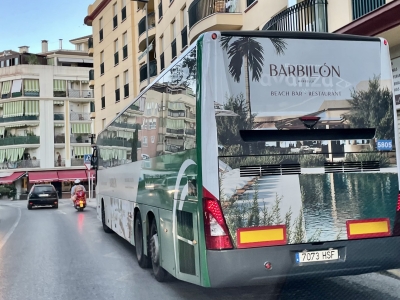 Autobus publicitario de Super Integral en Marbella, Málaga