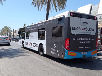 Autobus publicitario de Integral en Marbella, Málaga