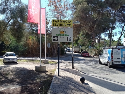 Poste publicitario de 150x50 cm en Marbella, Málaga