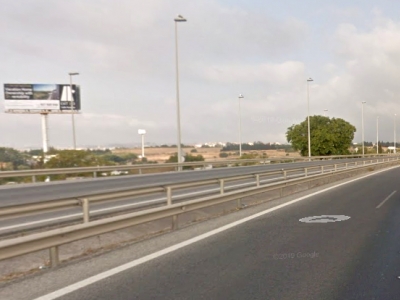 Monoposte publicitario de 10.4x4 m en Estepona, Málaga