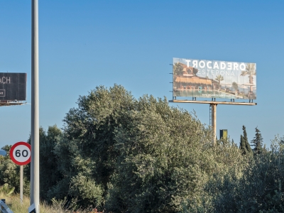 Monoposte publicitario de 10.4x4 m en Estepona, Málaga